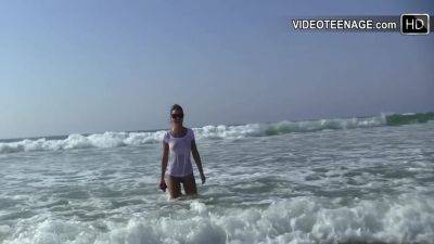 19 years old brunette teen naked at beach - hotmovs.com - France