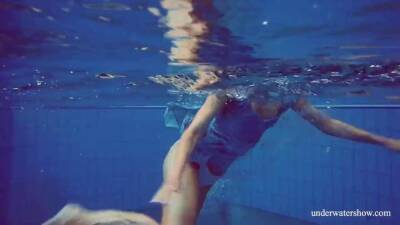 Sexy tight teen Marusia swims naked underwater - sunporno.com - Russia