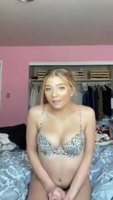 Blonde Teen Touching Her Pussy On Periscope - hclips.com