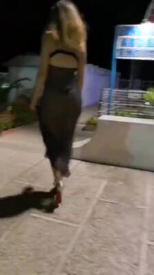Sexy Teen Shows Her Pussy In Public - hclips.com