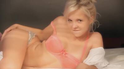 Blonde Yammy Teen Girl In Hot Erotic Video - txxx.com