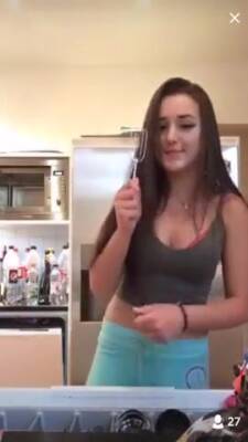 Teen In Sweatpants - hclips.com