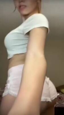 Cute Teen In Shorts Teasing On Periscope - hclips.com