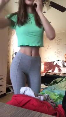 Teen With Fit Body In Spandex - hclips.com