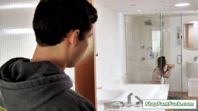 Stepbro Fucks Teen Stepsis In The Shower With Big T - hotmovs.com