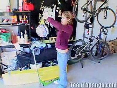 Teen topanga masturbates in her garage - txxx.com