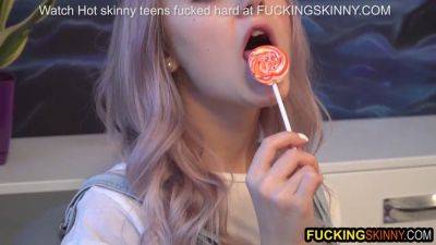 Watch this gorgeous skinny teen pleasure herself with a pink dildo - sexu.com