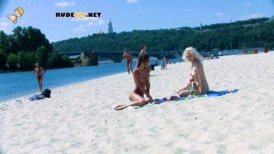 Stunning nudist teen playfully enjoys a hot day at the beach - hclips.com