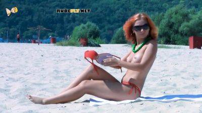 Hot nudist teen loves spending a day on a beach with her friends - hclips.com