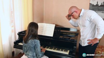 Tight Teen Foxy Di Rides the Pianist's Penis During Her Music Lesson - Foxy Di and Leny Ewil - 18eighteen - hotmovs.com
