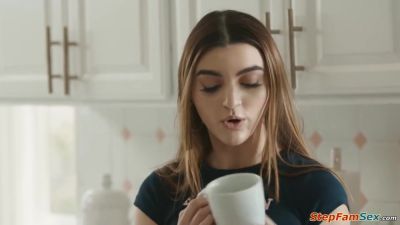 Teen stepdaughter accidently soaked her stepdad with squirt - hotmovs.com