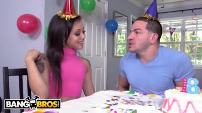 Teen 18+ Doing Anal At Her 18th Bday Party With Holly Hendrix And Peter Green - hotmovs.com