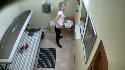 Blonde Czech girl caught on hidden cam stripping in a public solarium - yesvids.com - Czech Republic