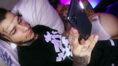 Tattooed stepdad turns on the lights and fingers his stepdaughter's big ass - yesvids.com