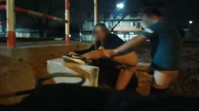 Blonde Argentinian woman exposes herself barefoot on city streets under streetlights - yesvids.com - Argentina