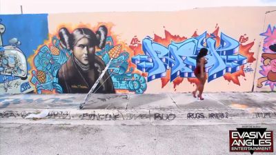 Mia Milan meets Roland at the graffiti wall and takes his BBC deep in the tub - yesvids.com